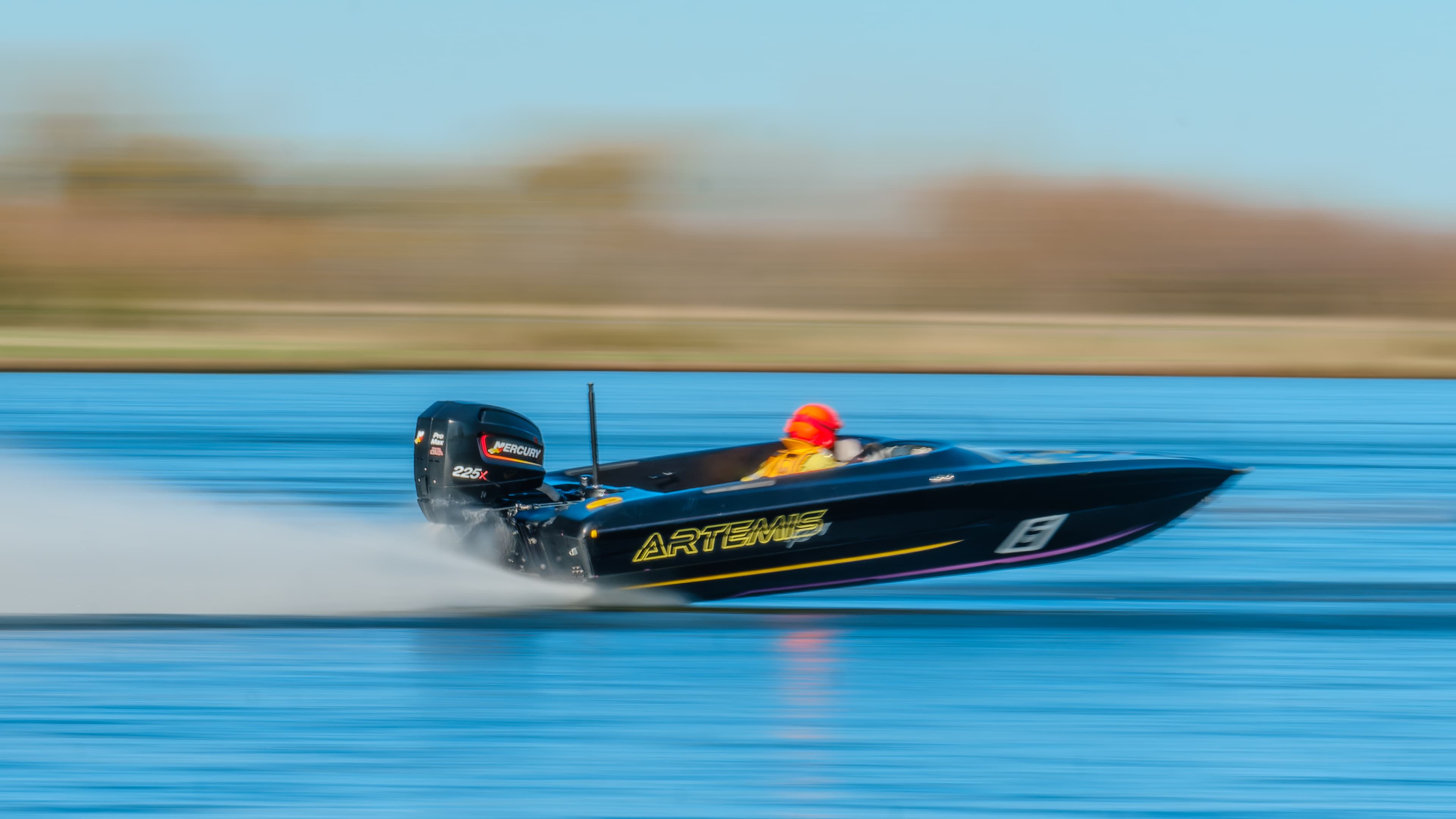 Speedboat Artemis Pan